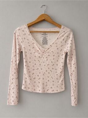 Pink Republic Floral Long Sleeve Top Medium Pink Ruched V-Neck Lace Trim Stretch